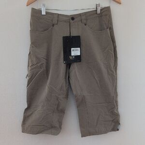 Mountain Hardwear Women's Tan La Strada Pedal Pusher Shorts NWT Sz 6
